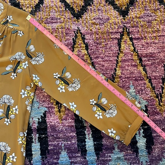 Amour Vert Sustainable Made in USA 100% Silk Mustard Yellow Floral V-Neck Blouse - Picture 5 of 7